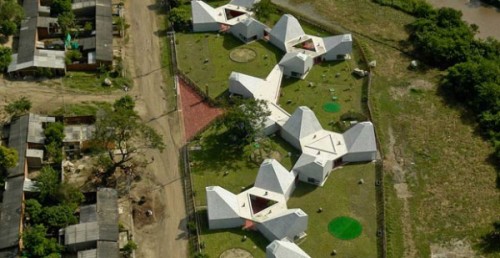 Sostenibilità e paura. C’è dell’architettura che condivide e ce n’è altra che comunica