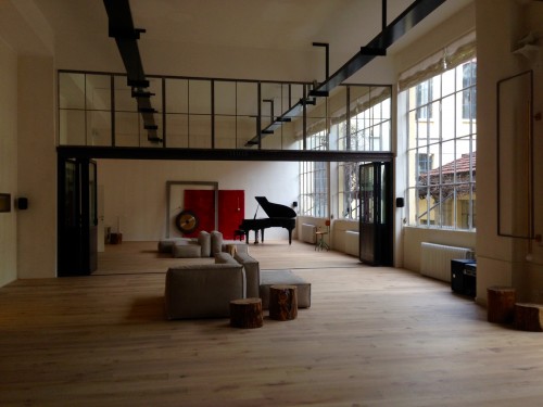 City ZEN: nel cuore di Milano si fa yoga in un ex opificio e si finanzia la Fondazione Rava